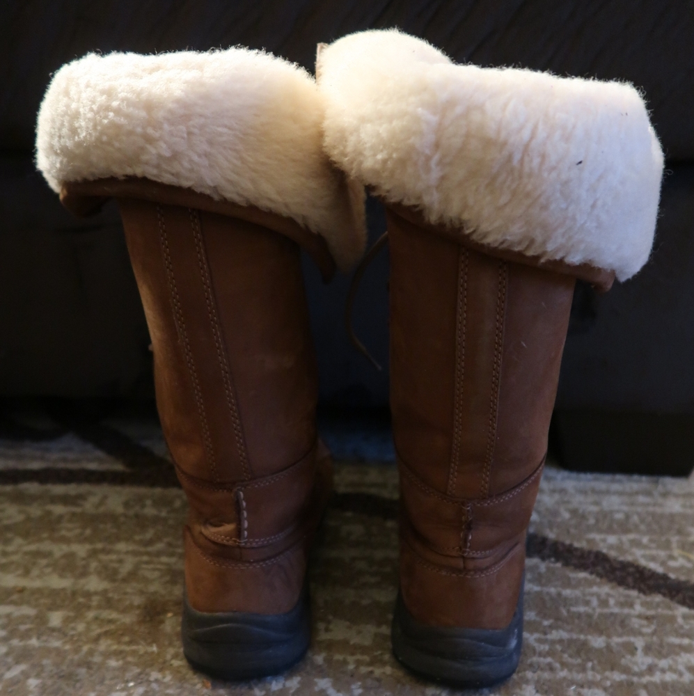 Size 8 tall ugg Adirondack boots - Picture 4 of 6